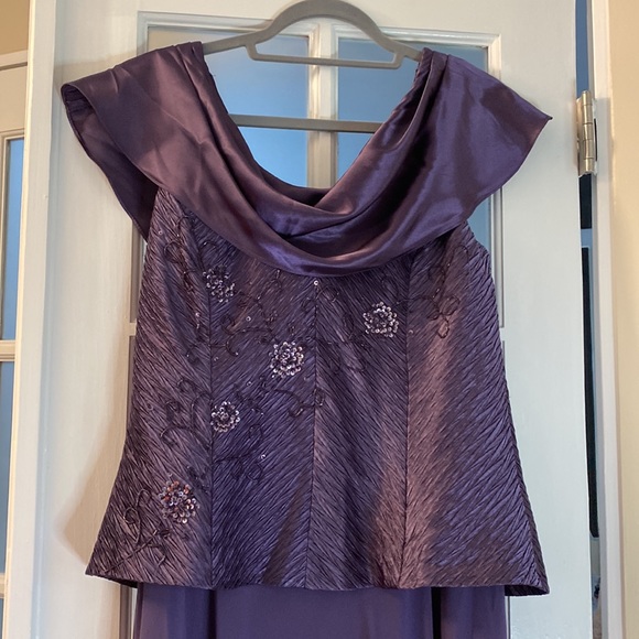 Purple dress - Picture 2 of 12